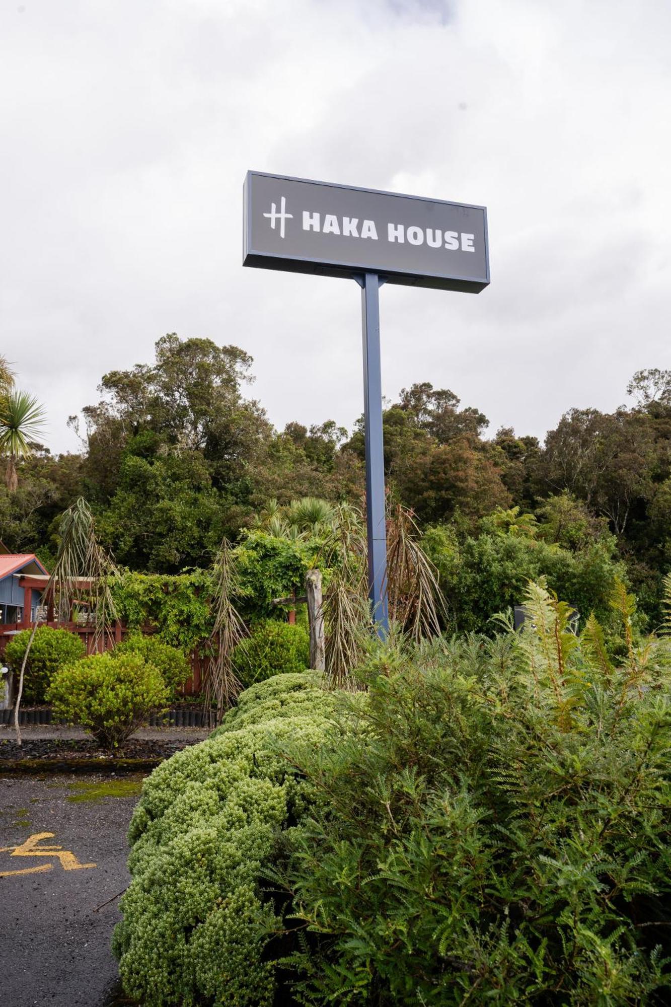 Haka House Franz Josef Vandrarhem Exteriör bild