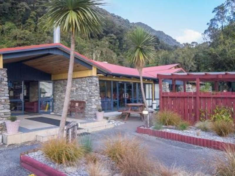 Haka House Franz Josef Vandrarhem Exteriör bild